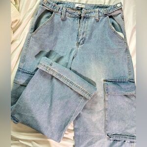 WIDE LEGGED CARGO JEANS